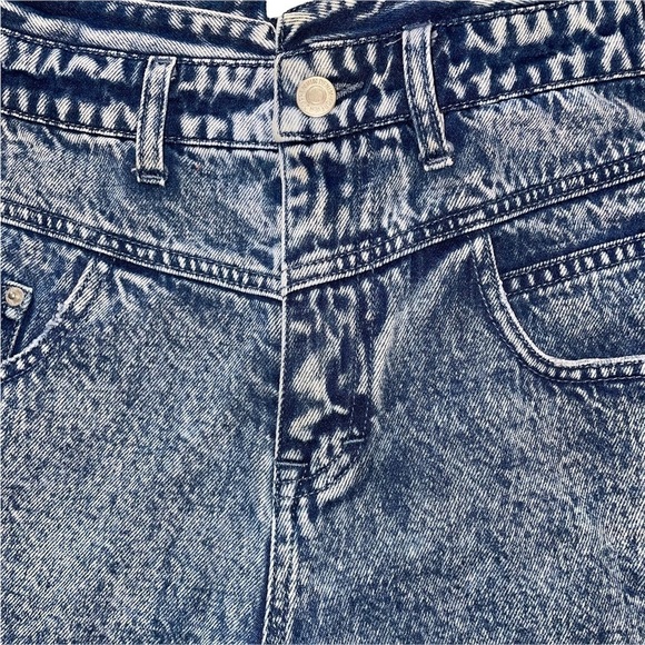 Forever 21 Shorts - High Rise Acid Wash Raw Hem - Size 26 - Picture 3 of 9